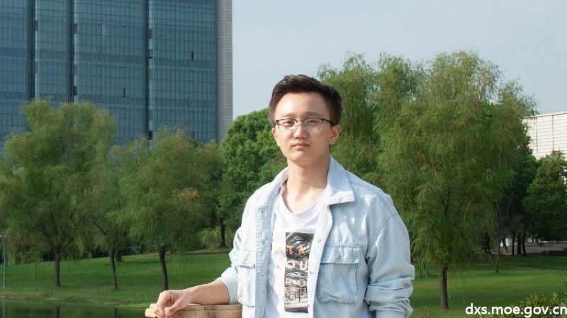 劉佳琦，同濟(jì)大學(xué)2018級(jí)本科生。